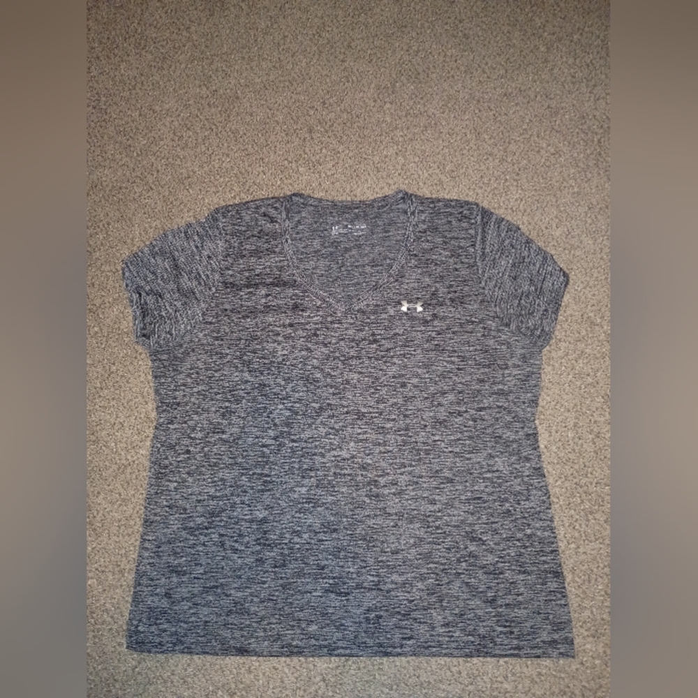 Under Armor Like New T Shirt
